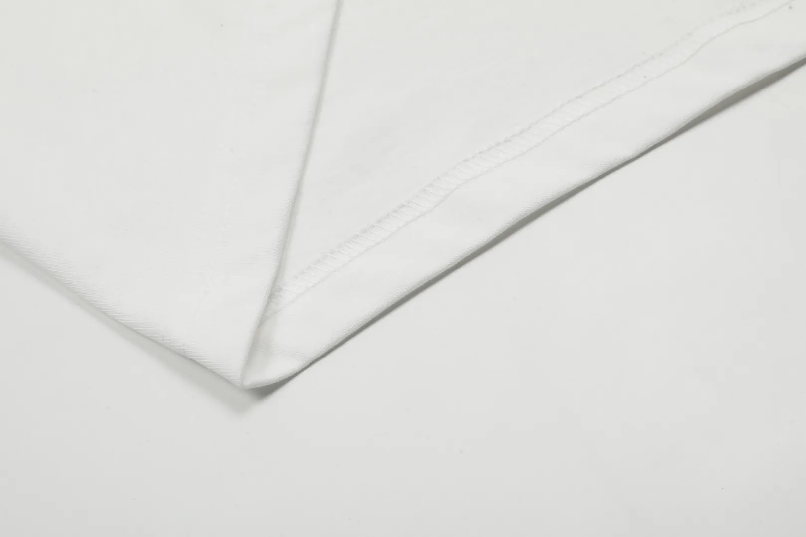 VIVI69#vivienne west wood Queen Mother West Vivienne Saturn small label short sleeves Based on the classic style, white with gray Saturn Size: XS-L Color: black white